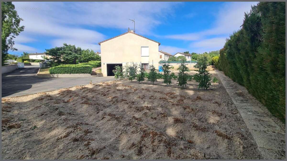 3 chambres, Bel espace en pelouse clos avec jardin - photo 17