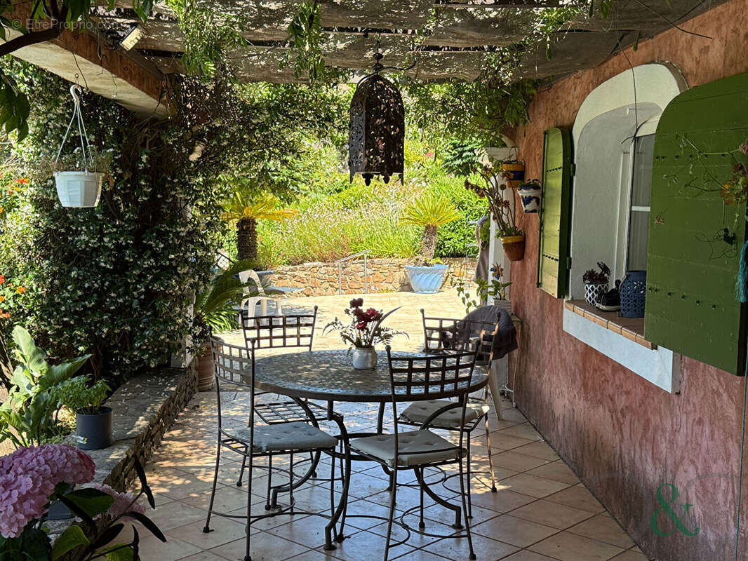 Maison à BORMES-LES-MIMOSAS