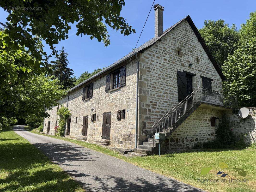 Maison à SAINT-HILAIRE-LES-COURBES