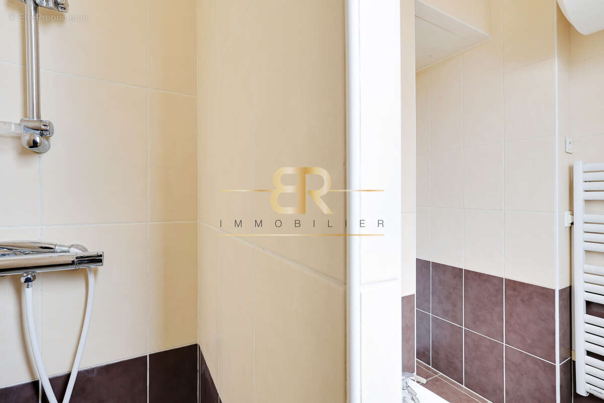 Appartement à LES LILAS