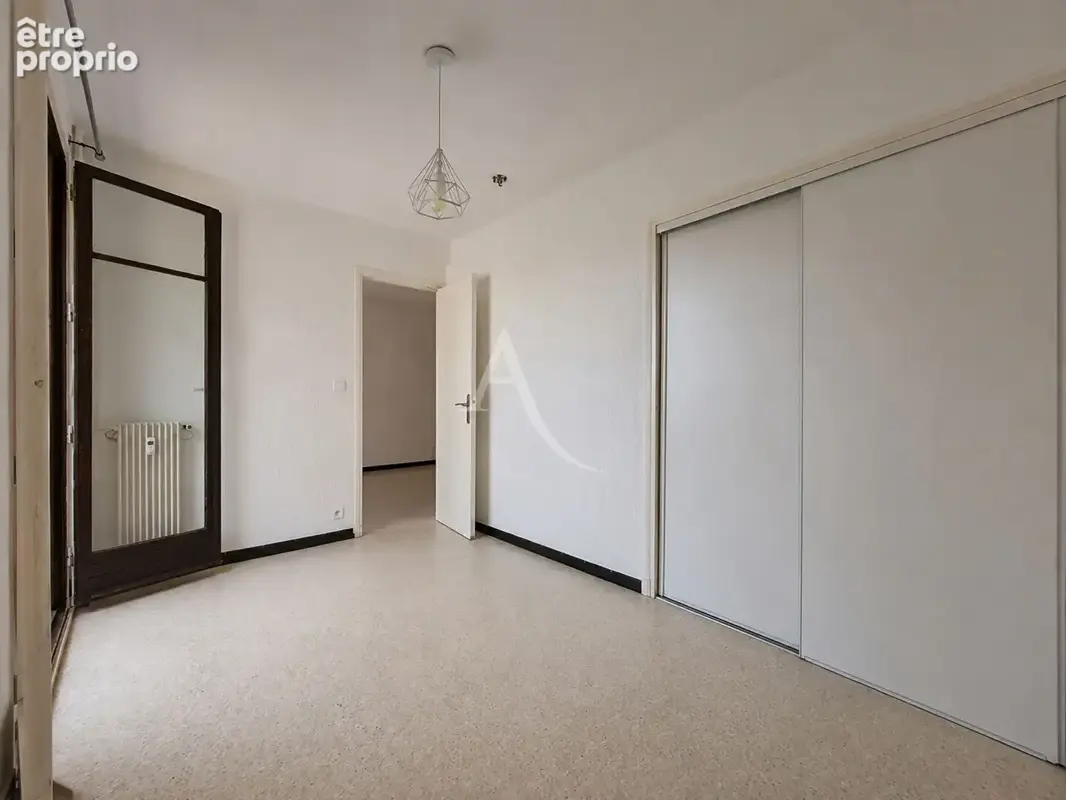Appartement 4 pièces - Pinède - Parking et cave - photo 8