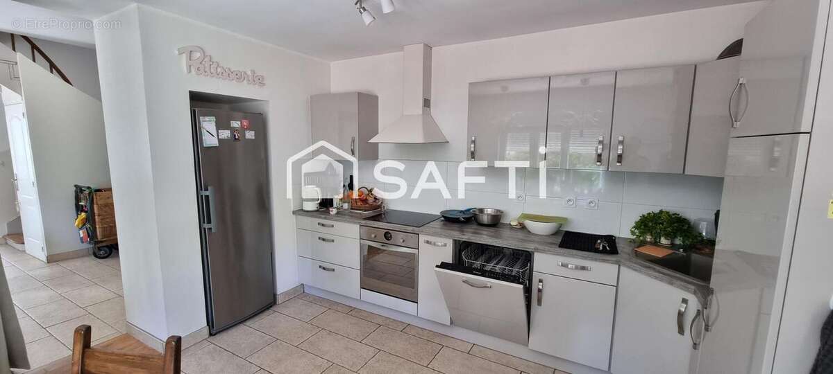 Maison 150 m² à La Creche  - photo 2