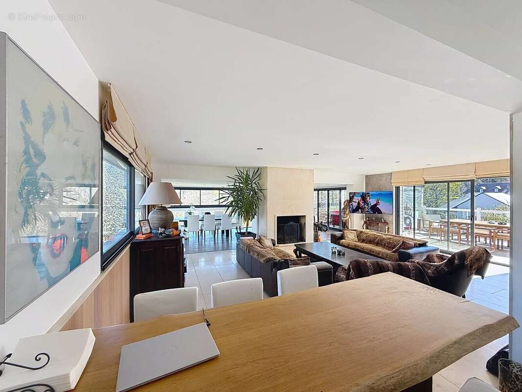 Vaste maison contemporaine dans un cadre verdoyant - photo 5