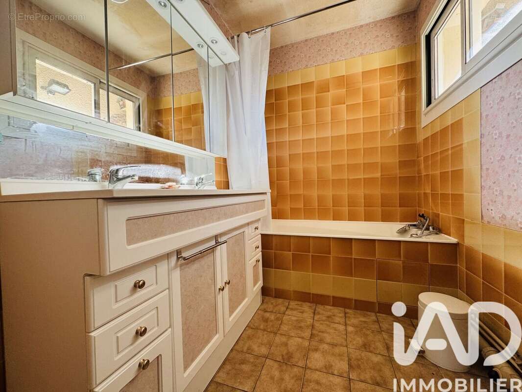 Maison 92 m² à Espalais  - photo 9
