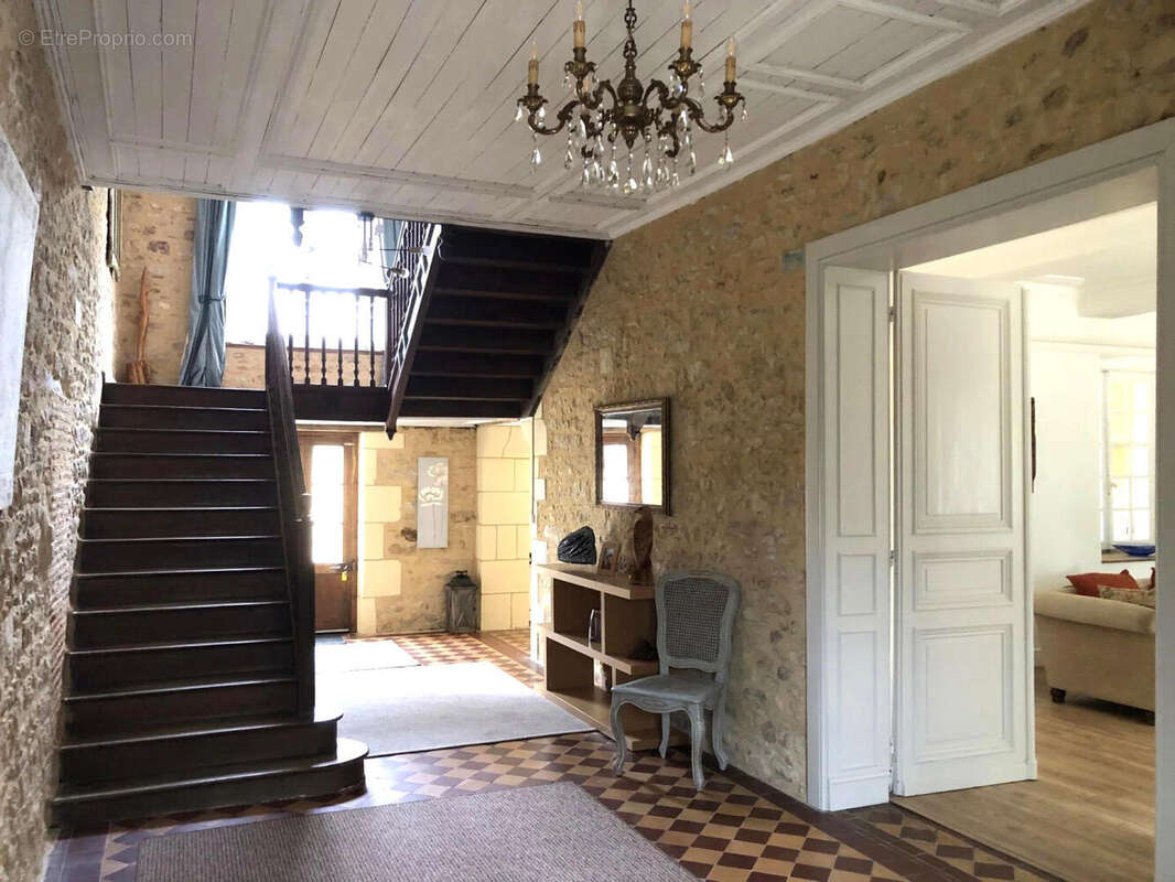 HALL - Maison à PRESSAC