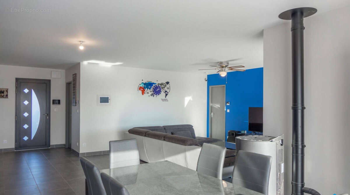 Maison à SAINT-DENIS-DE-L&#039;HOTEL