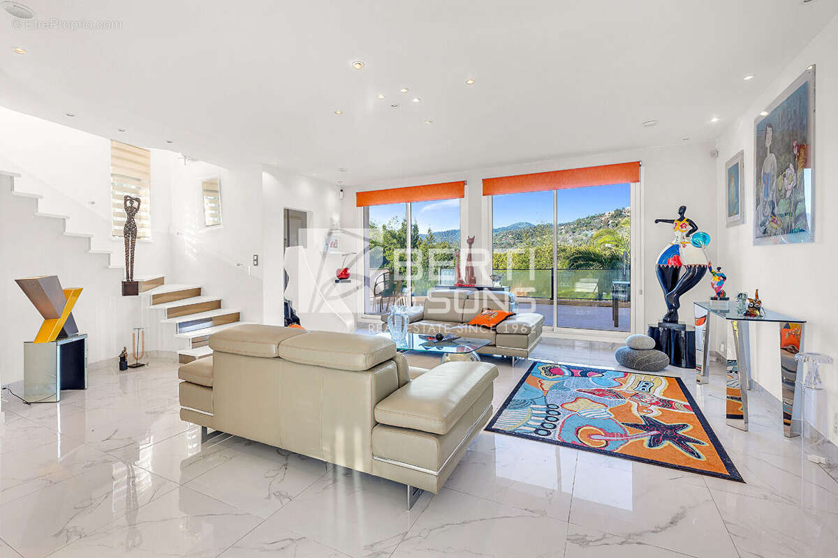 Maison à MANDELIEU-LA-NAPOULE