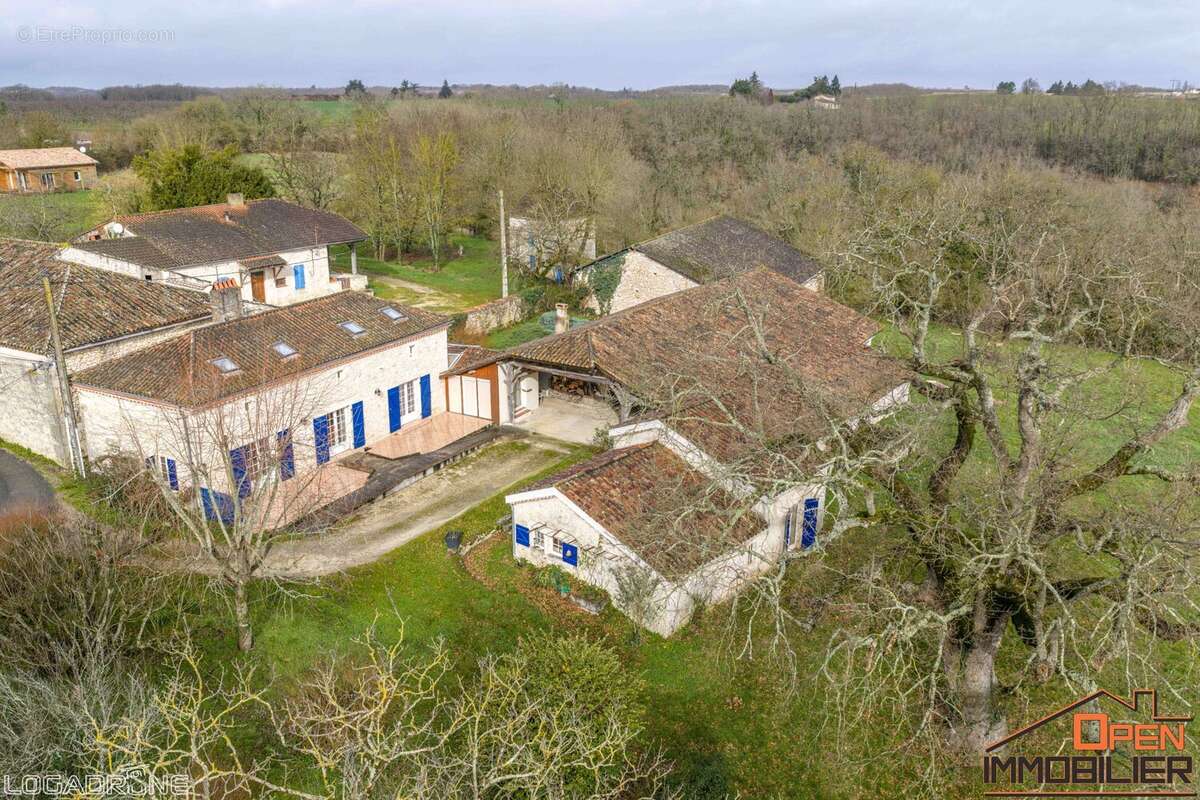 Maison à SAINTE-COLOMBE-DE-VILLENEUVE