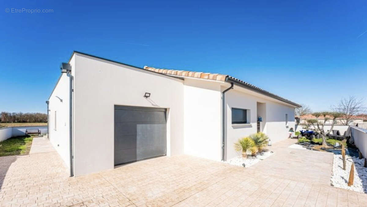 Maison à CARBONNE