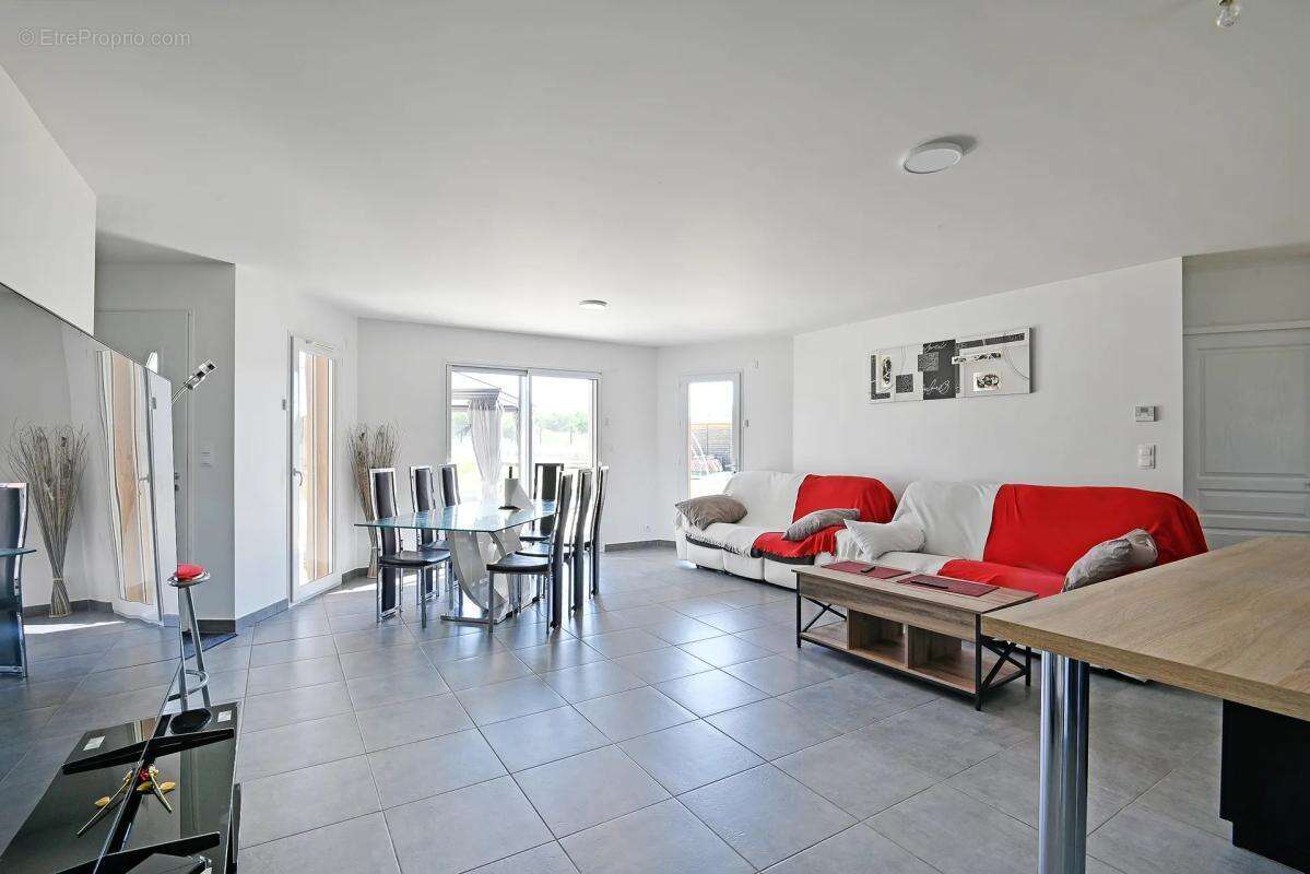 Maison de 5 pièces de 119 m² à Saint-Remèze - photo 16