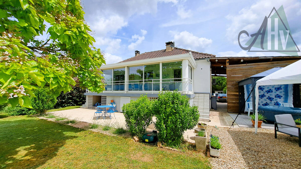 Maison à VILLENEUVE-SUR-YONNE