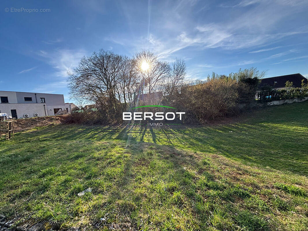 Terrain à SAINT-VIT