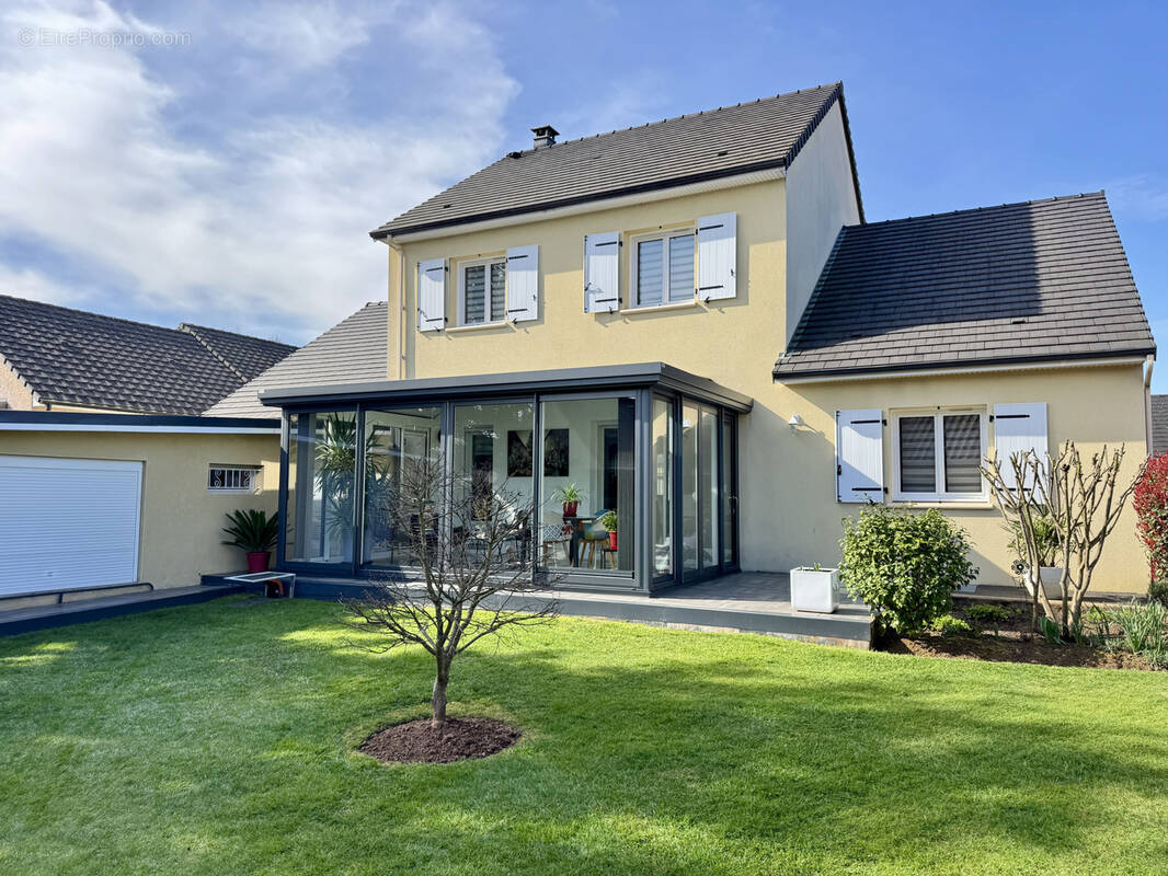 Maison à VARETZ