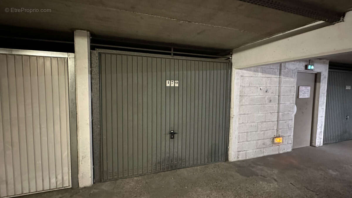 Parking à PARIS-14E