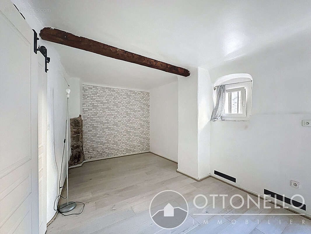 Appartement à ROQUEBRUNE-SUR-ARGENS