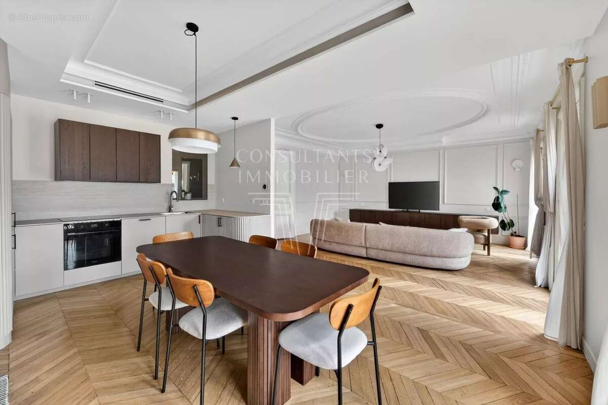 Appartement à PARIS-17E