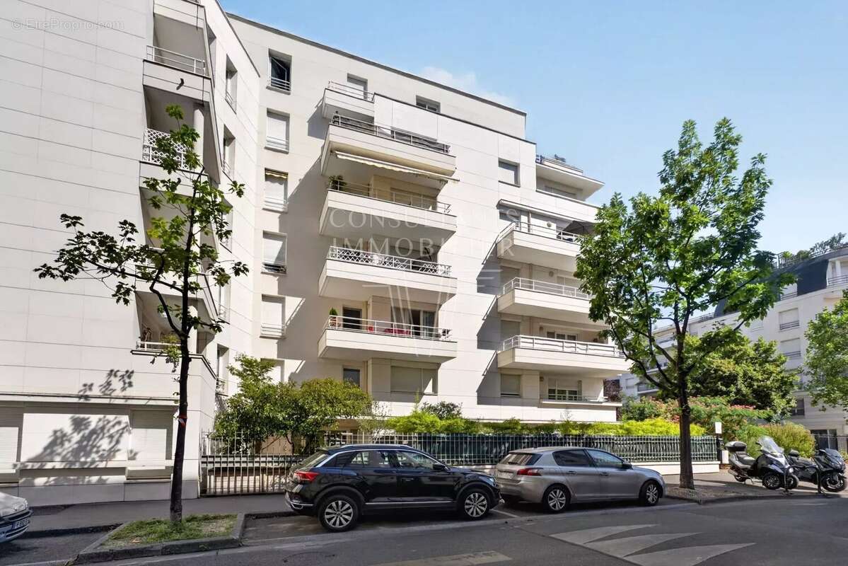 Appartement à COURBEVOIE