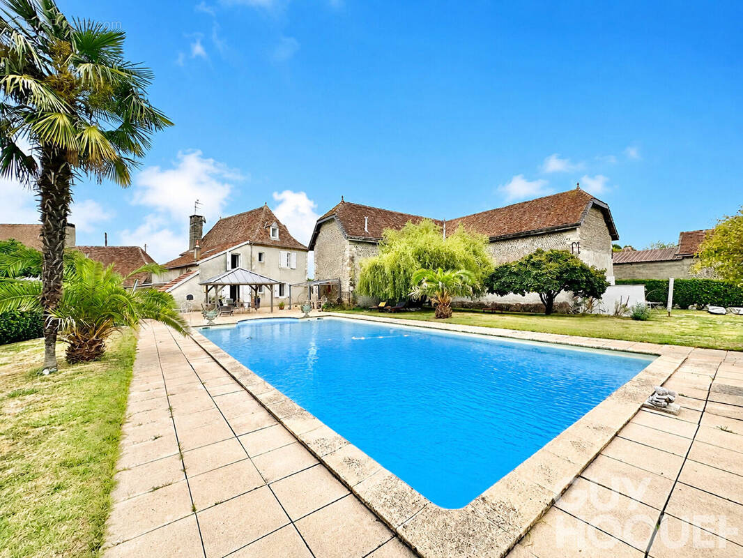 Maison 9 pièces 266 m² · à Orthez · 266,3 m² · 519 400 €