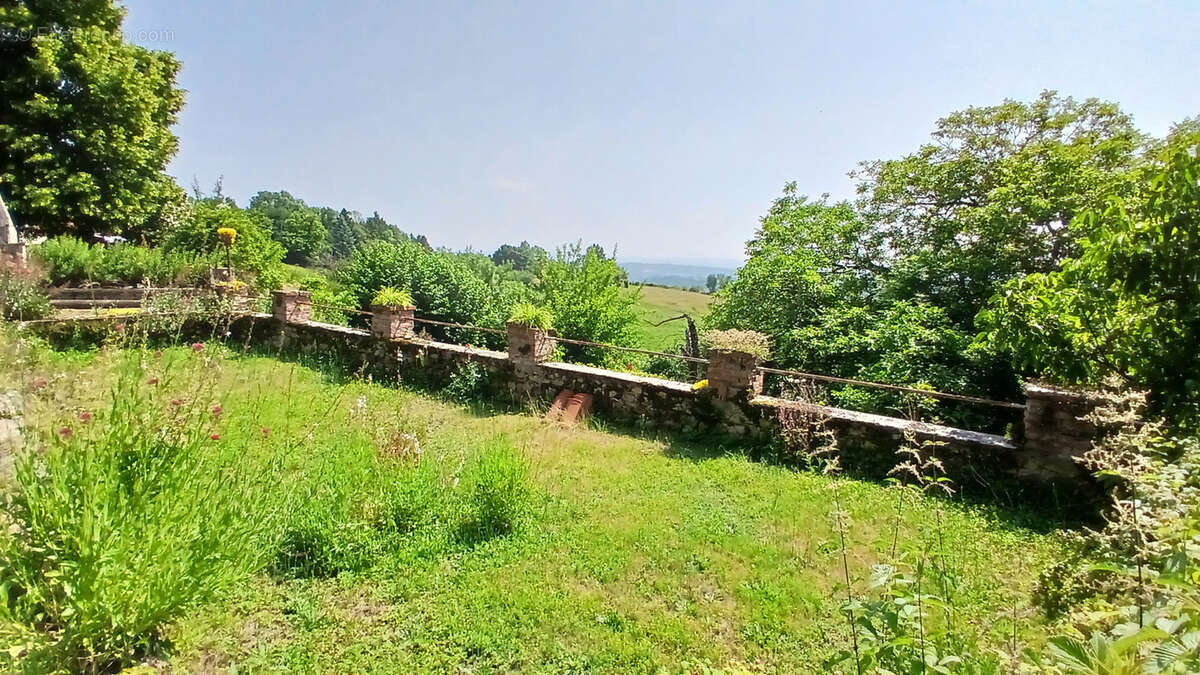 Maison à VOLLORE-VILLE