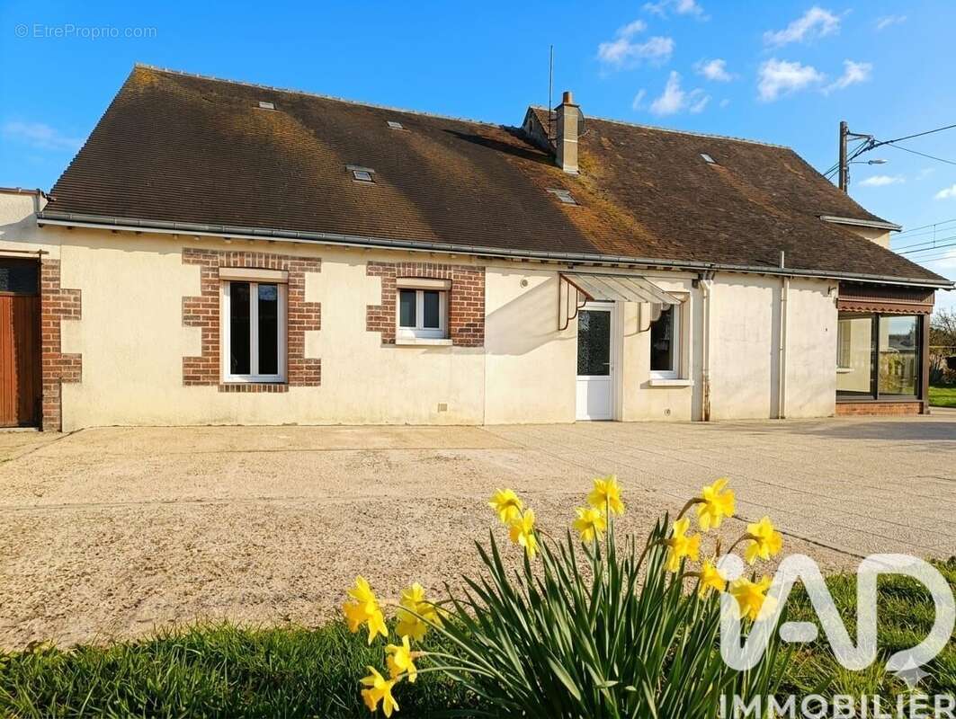 Maison 135 m² à Coulommiers-La-Tour  - photo 2