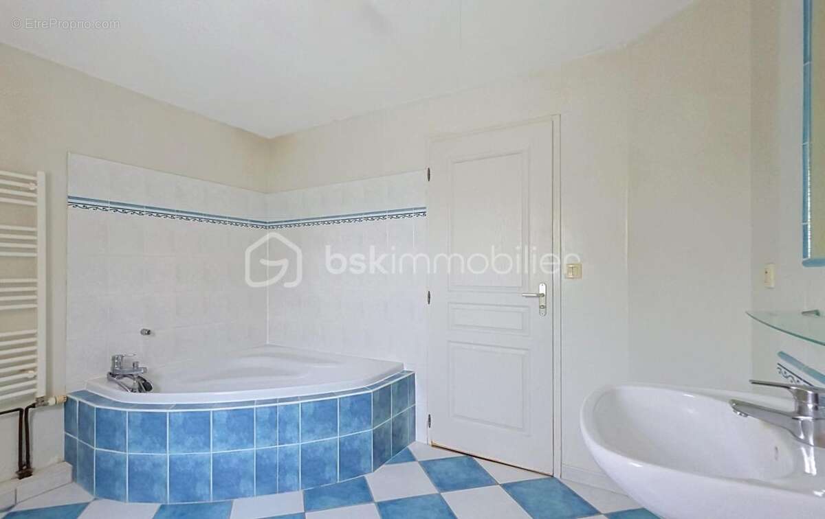 Coup de cœur assuré pour cette maison familiale de Veigné, construite en 2000 - DPE C - photo 8