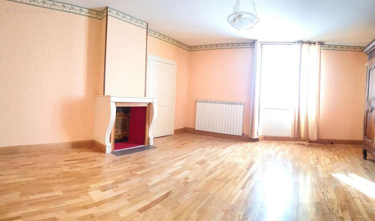 Maison à CONFLANS-SUR-LANTERNE