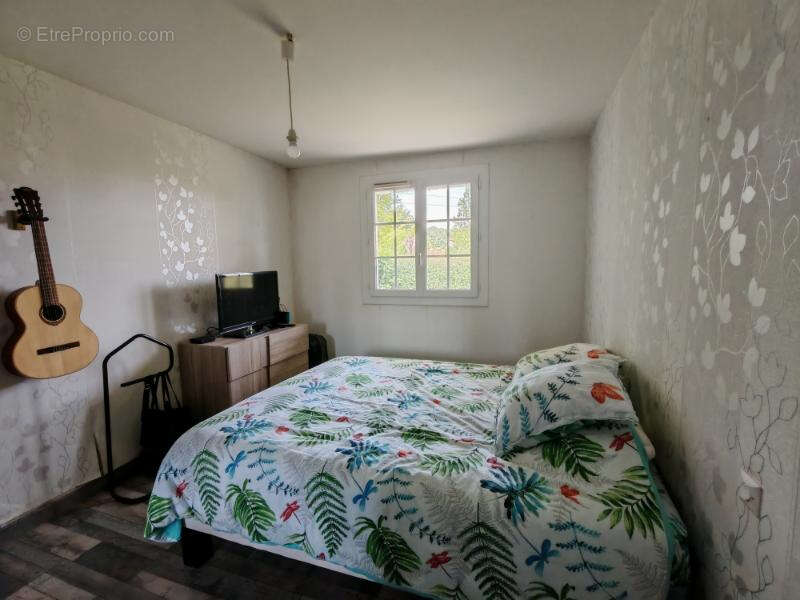 Maison à SAUGNAC-ET-CAMBRAN