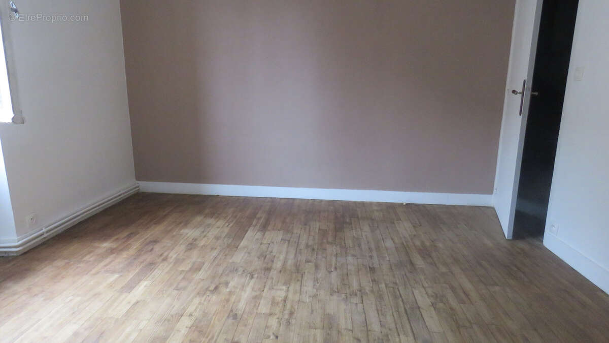 Ensemble immobilier de 2 maisons (en pierres et mitoyennes) avec une grange (en pierres) Secteur SAINT RAPHAEL - photo 13