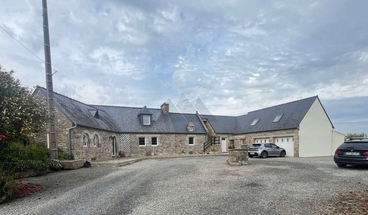 Maison à PLOUGUERNEAU
