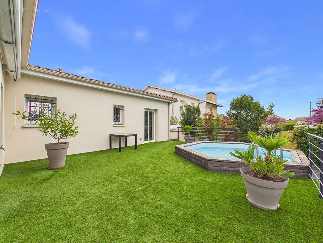 Maison récente plain pied de 106 m2 avec piscine et garage - photo 5