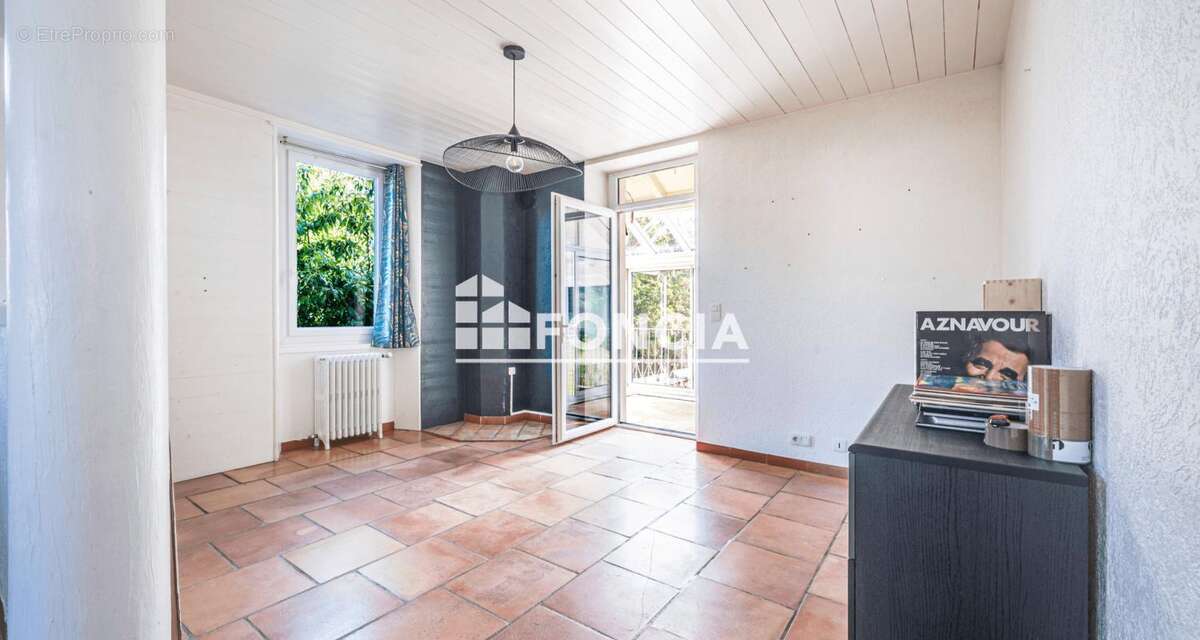 Maison individuelle avec grand terrain et fort potentiel - photo 5
