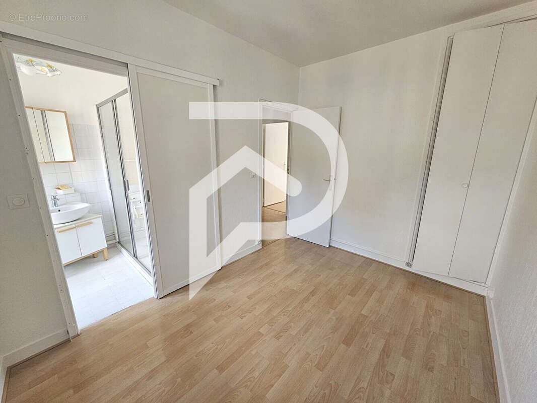 Appartement à CHARENTON-LE-PONT