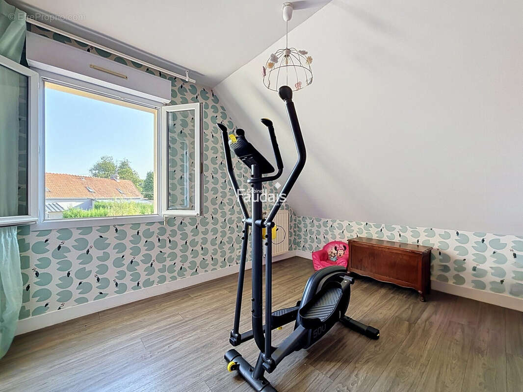 Maison 130 m² à Saint-Symphorien-Le-Valois  - photo 9