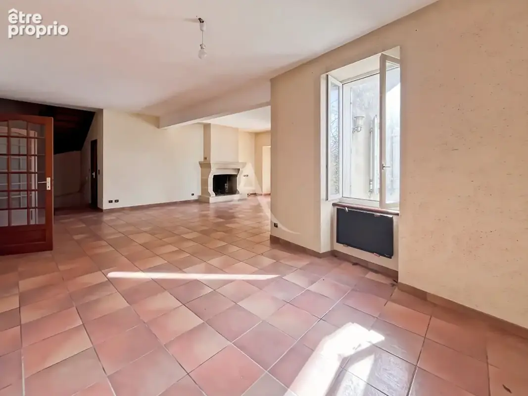 A VENDRE - Maison familiale de caractère au coeur de Penne-d'Agenais, avec piscine - photo 5