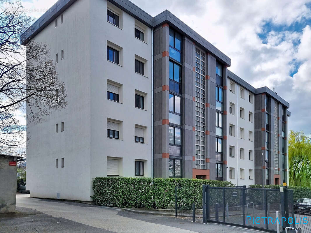 Appartement 74 m² à Annemasse  - photo 8
