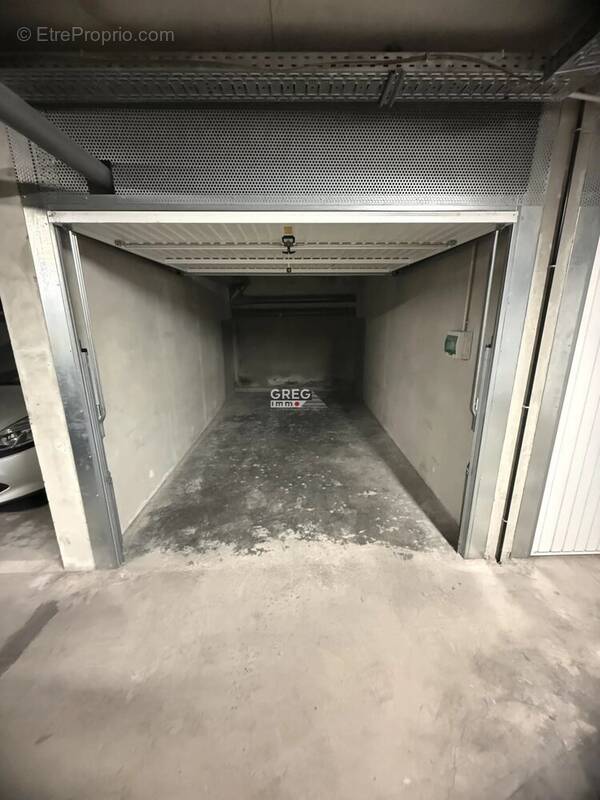 Parking à VILLENEUVE-LOUBET