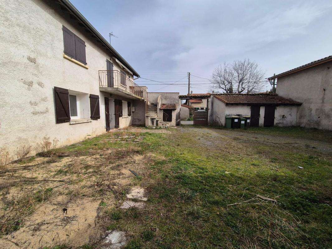 Appartement à VEAUCHE