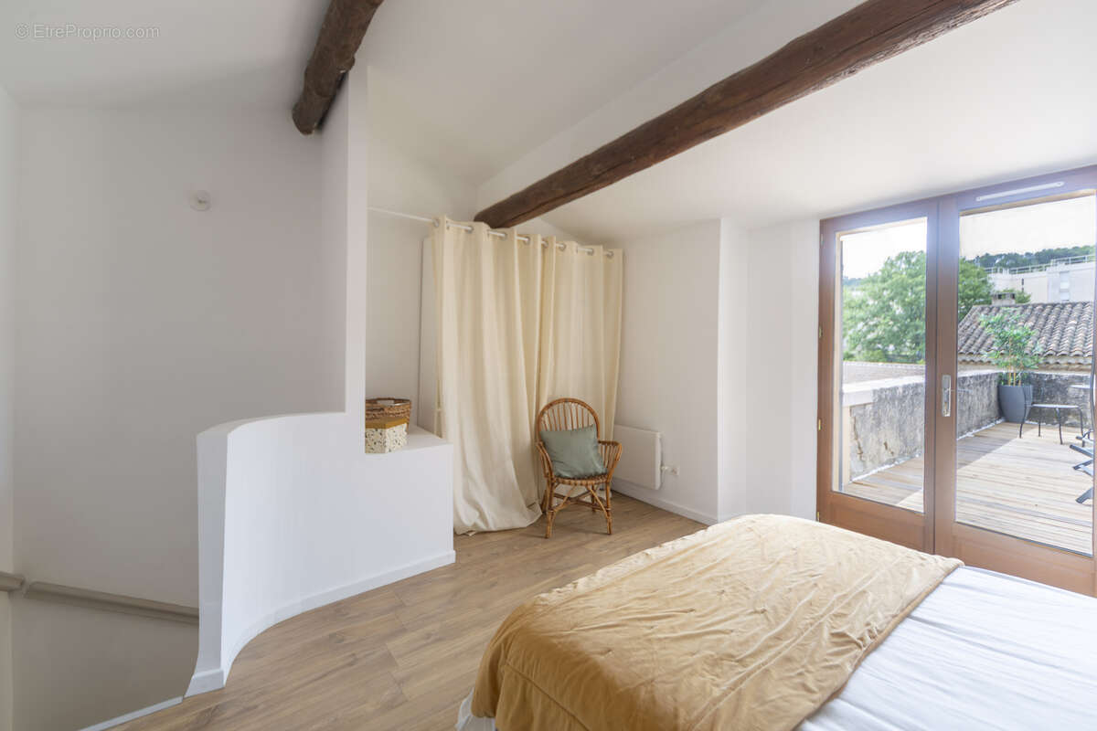 Maison à LA ROQUE-D'ANTHERON