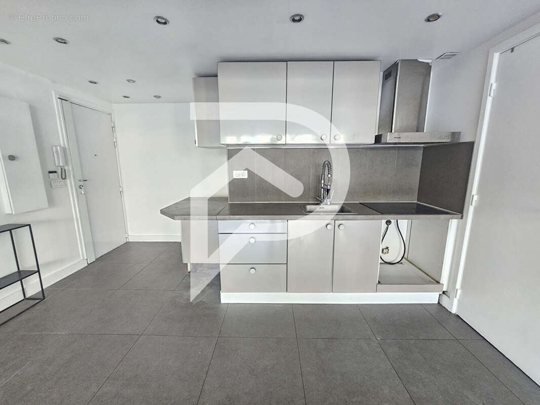 Appartement à CHARENTON-LE-PONT