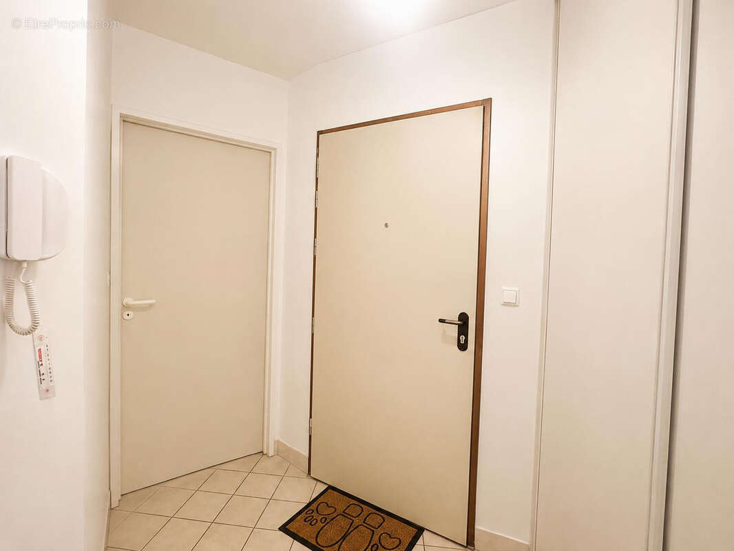 A vendre studio libre tours gare - photo 5