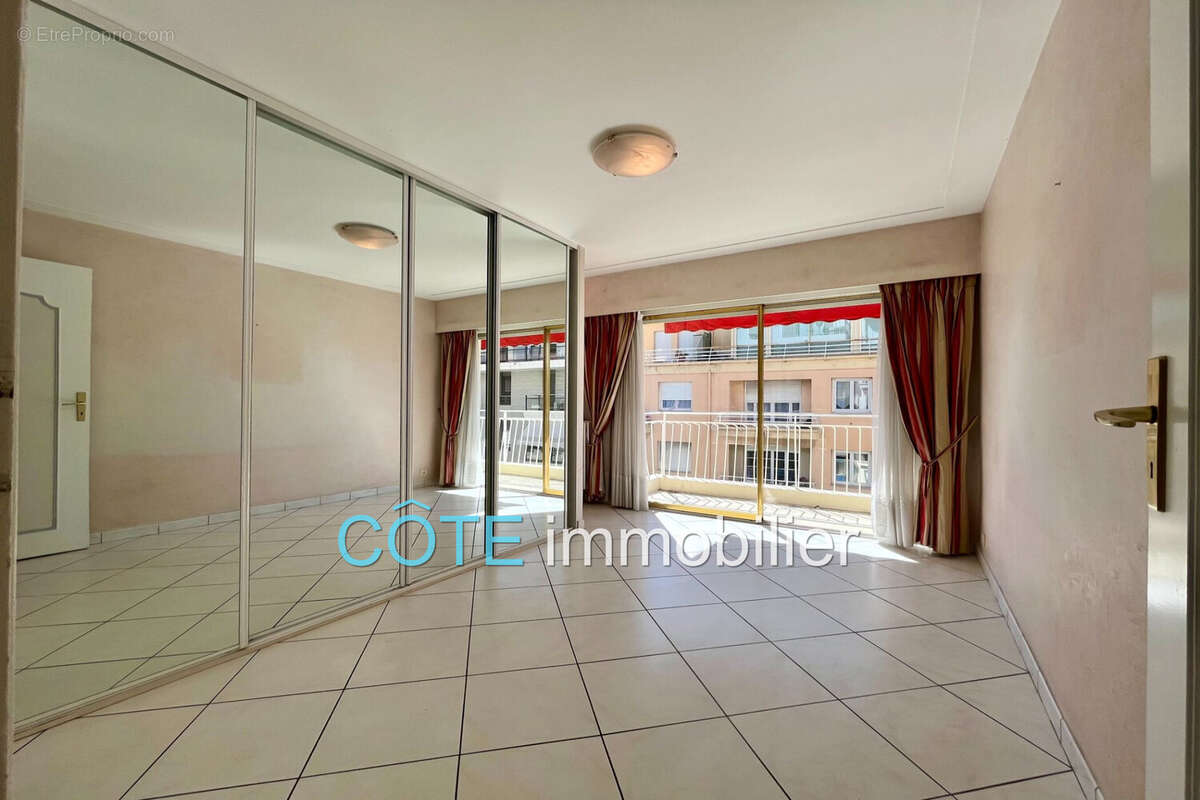 Appartement 100 m² à Antibes  - photo 7