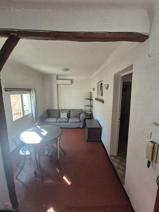 LA CIOTAT APPARTEMENT T3 + bureau   -  calme - centre