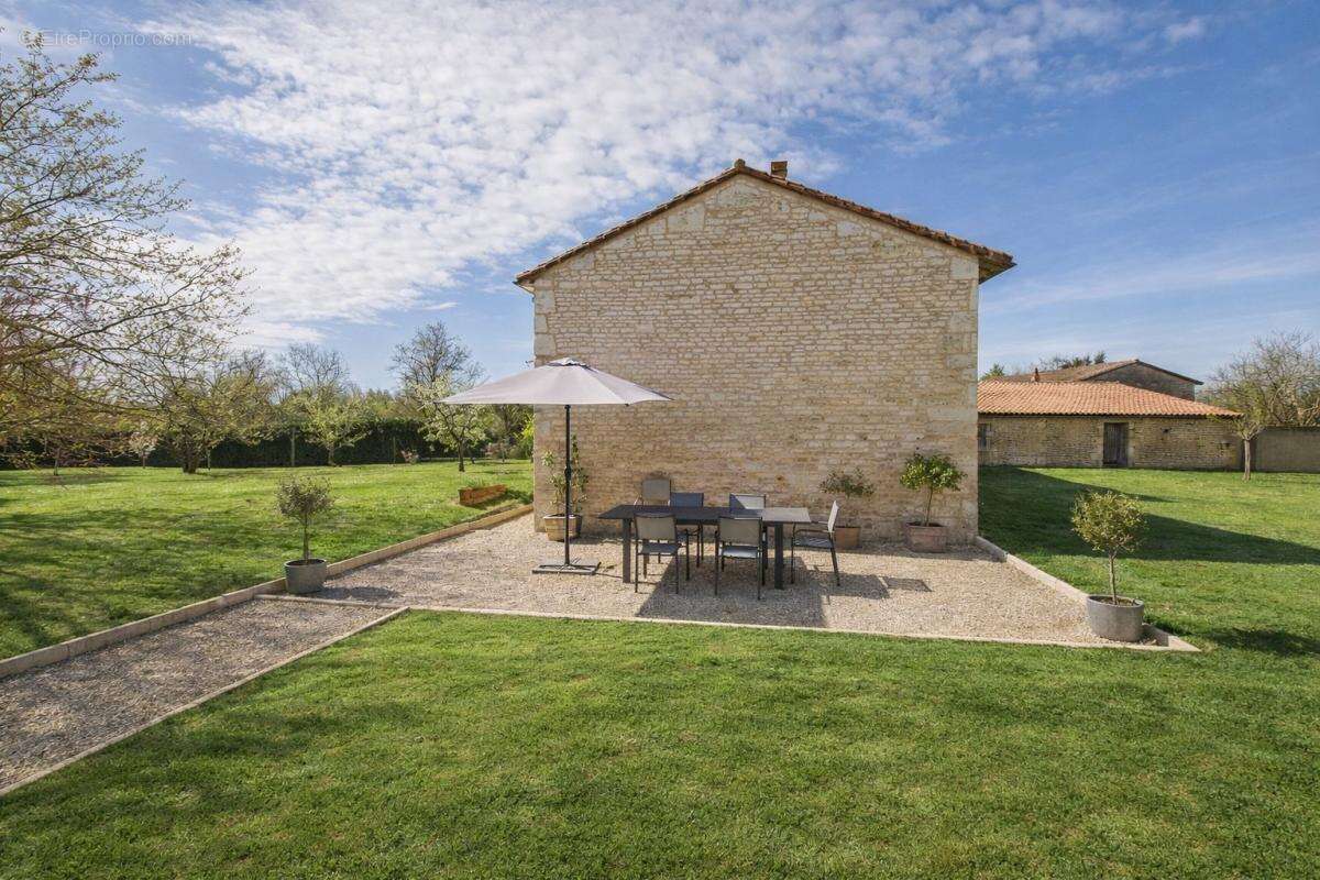 maison en pierre rénovée 204 m², parc arboré, dépendances 15 mn de NIORT - photo 8