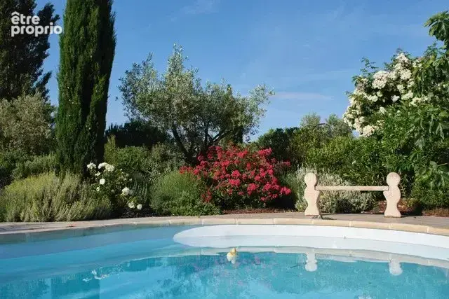 Maison Familiale Indépendante avec Piscine et Jardins, à Proximité du Centre Ville - photo 18