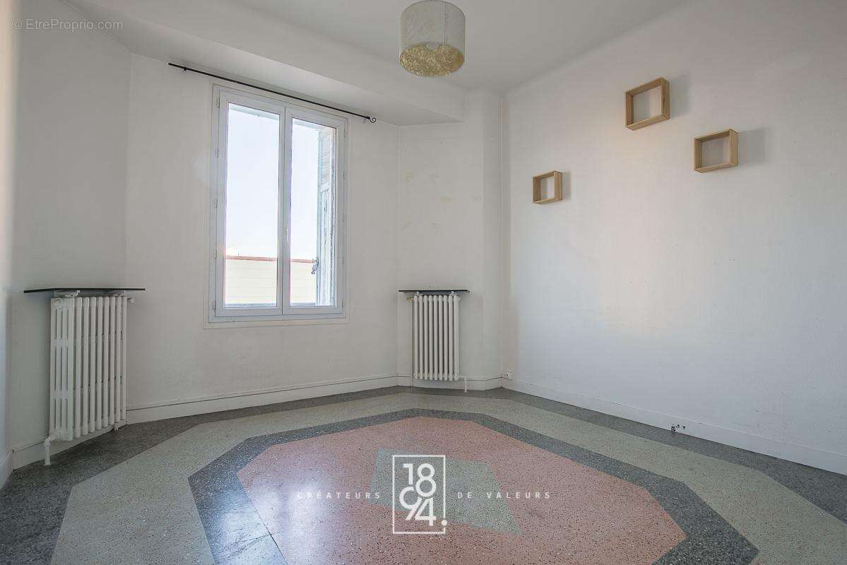 Appartement à MARSEILLE-5E