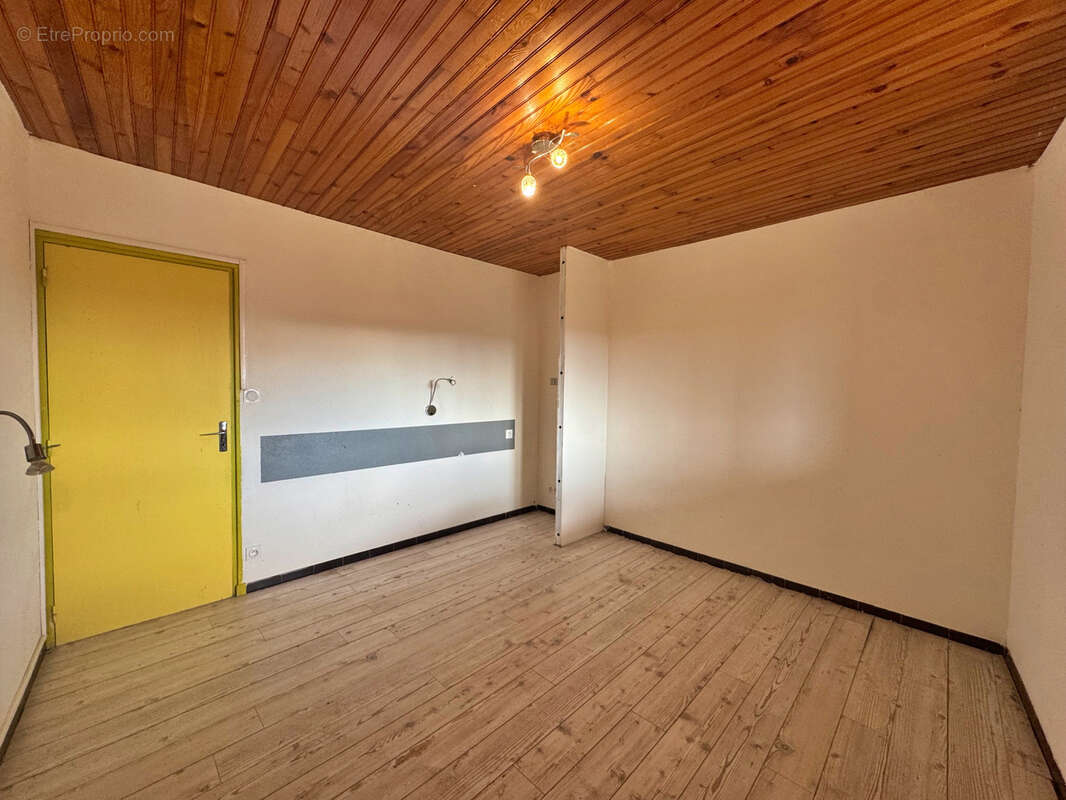 Maison à MONTBOUCHER-SUR-JABRON