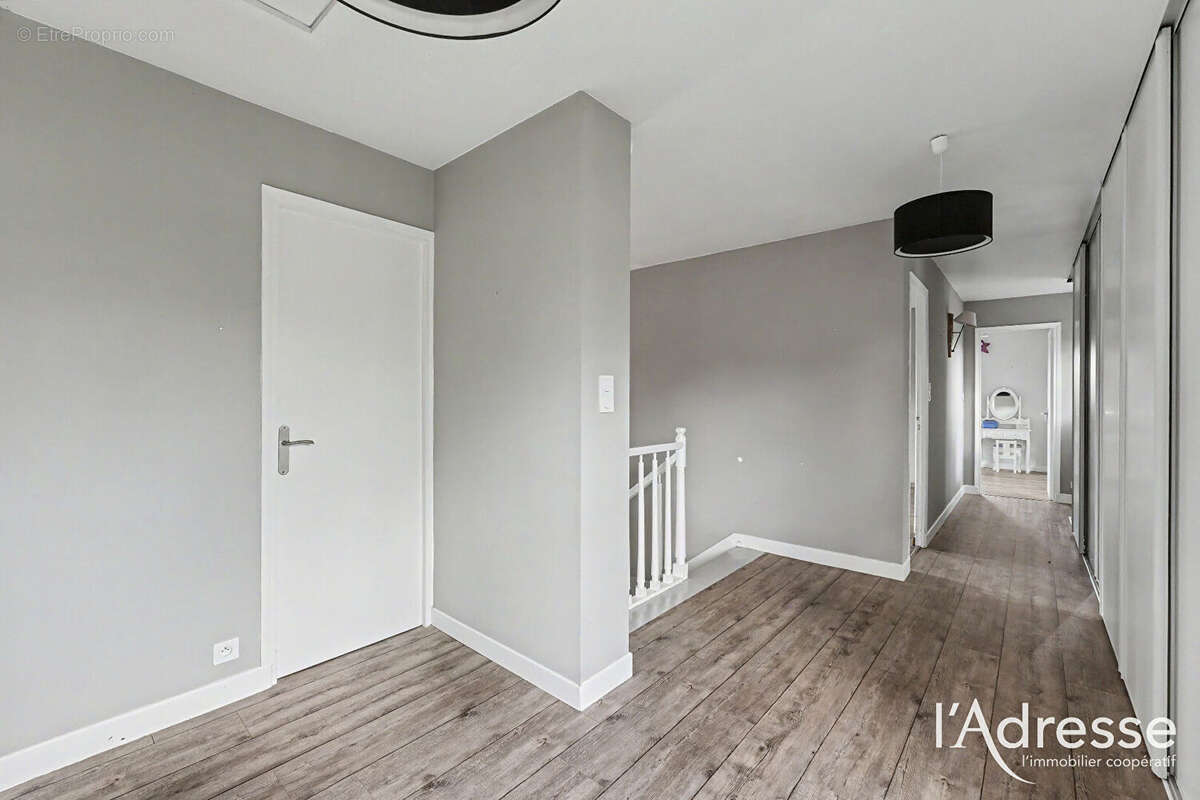 Exclusivité l'Adresse - Maison Toulousaine T5 de 160m² avec Piscine sur un Terrain de 650m² - photo 6
