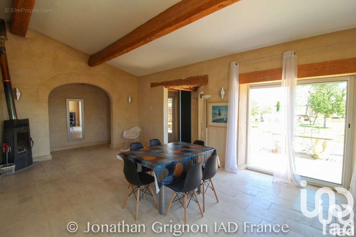 Maison 173 m² à Saint-Maximin  - photo 5
