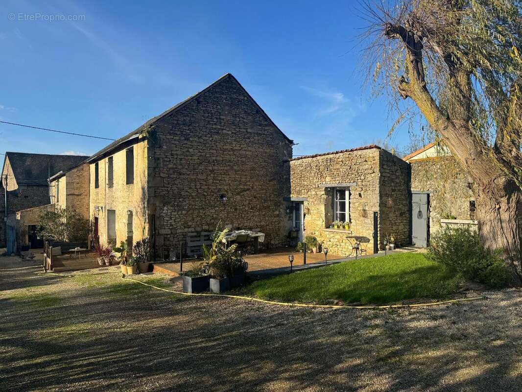   - Maison à SAINT-JACQUES-DE-THOUARS