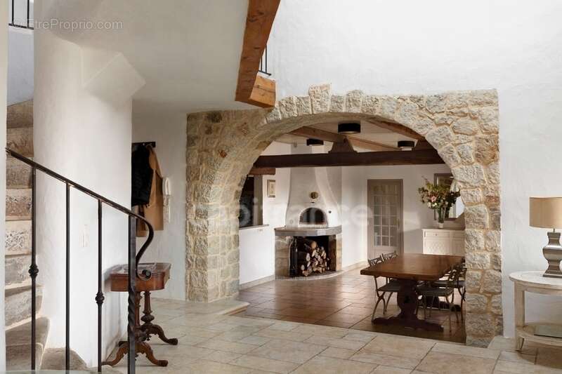 Propriete à vendre 6 pièces GOURDON (06), vue mer, jardin de 6000 m², garage - photo 12